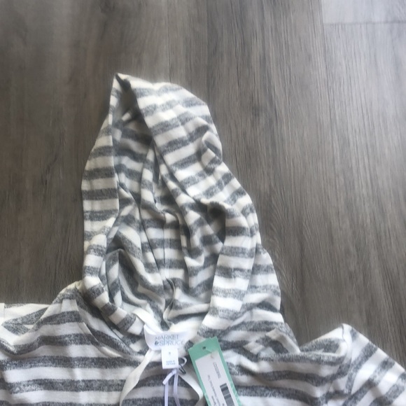 NWT White and gray striped long sleeve hoodie - Picture 4 of 7